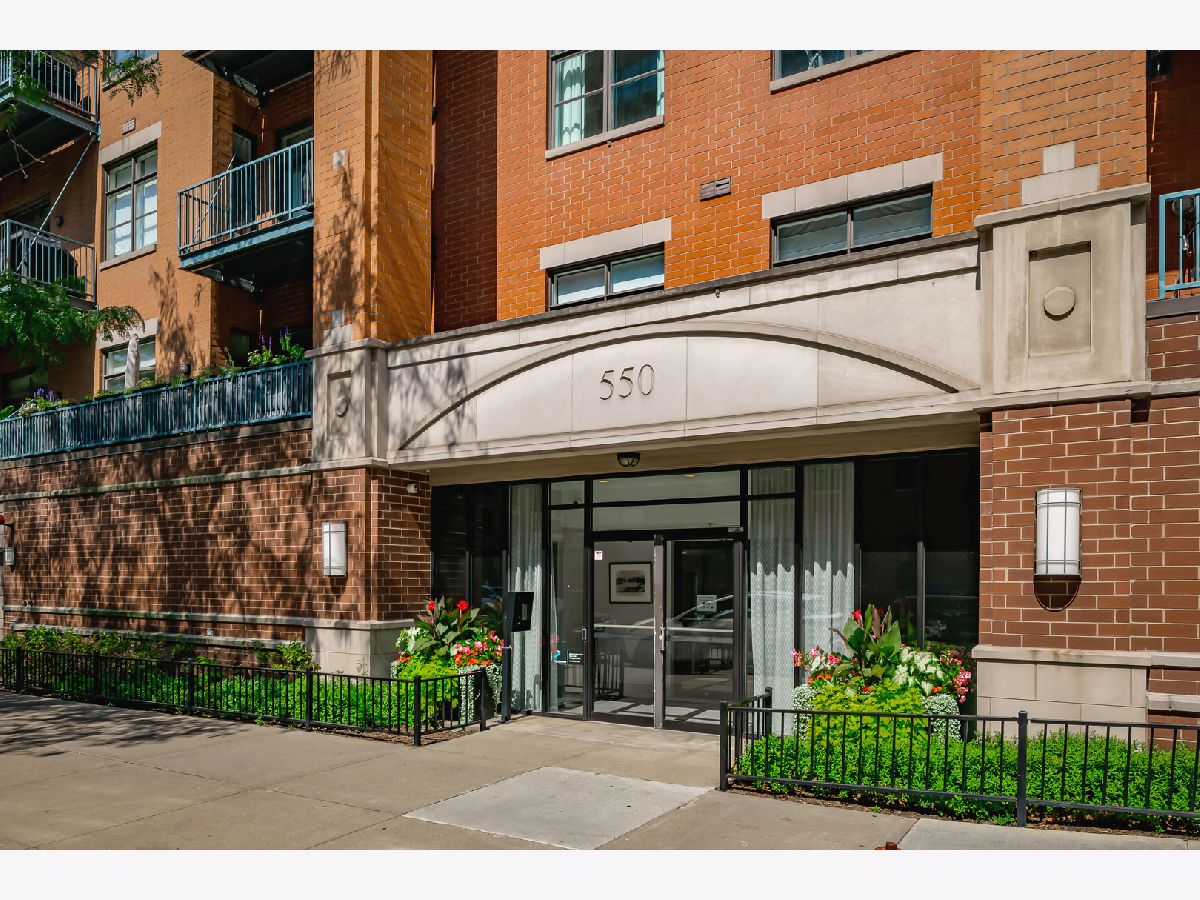 Condos & Townhomes For Sale Fulton Station Chicago Illinois, 550 Fulton Street