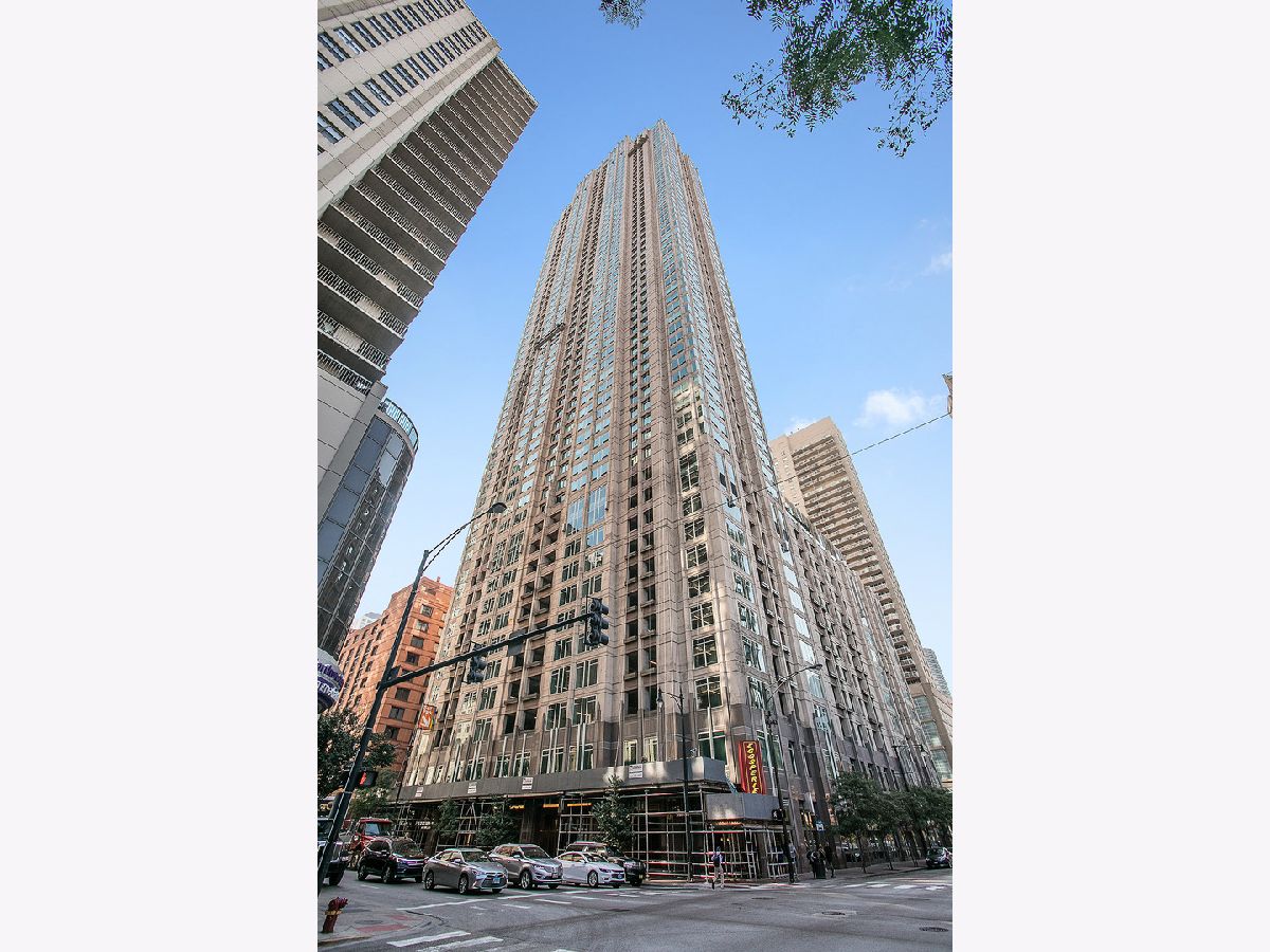 Rented Chicago Illinois, 33 Ontario