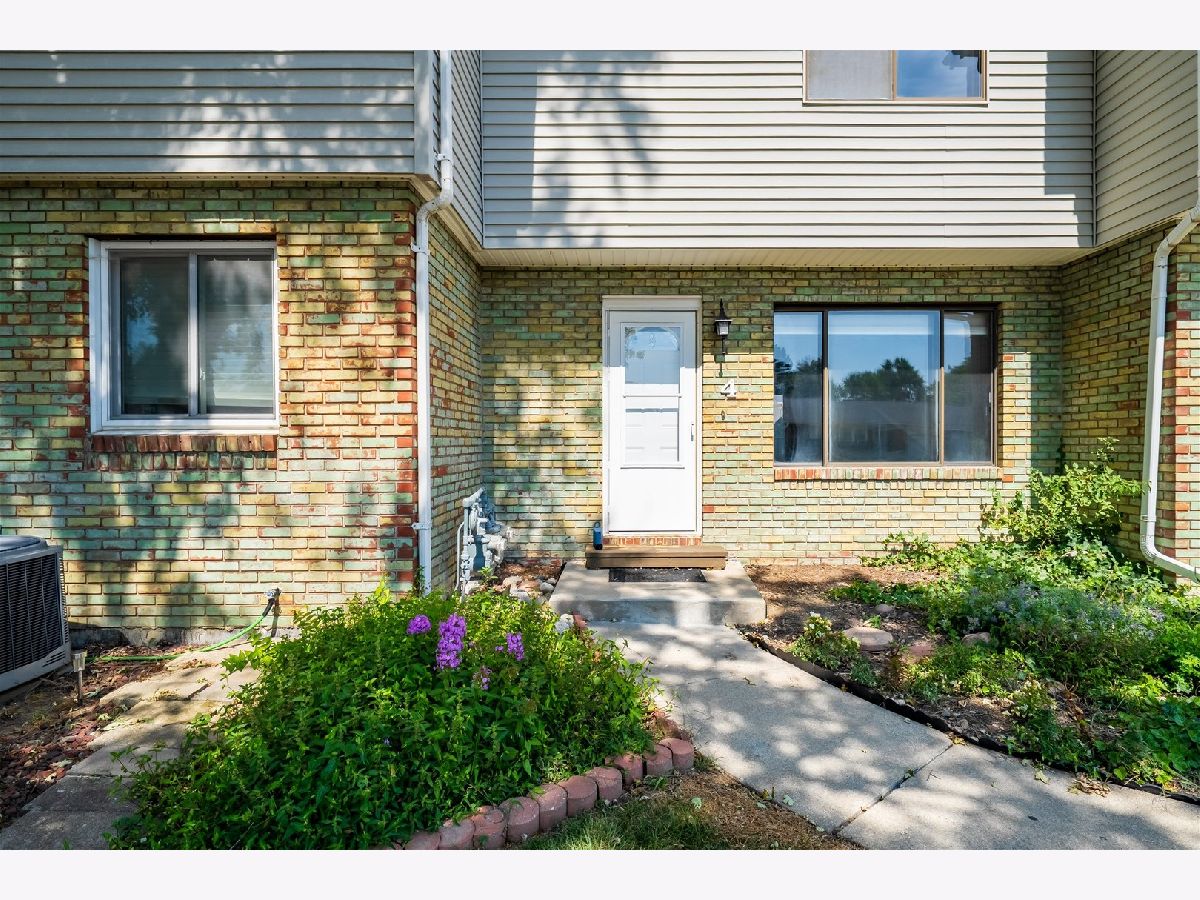 Homes & Condos & Townhomes For Sale Pleasant Hills Normal Illinois, 1402 Keller Road