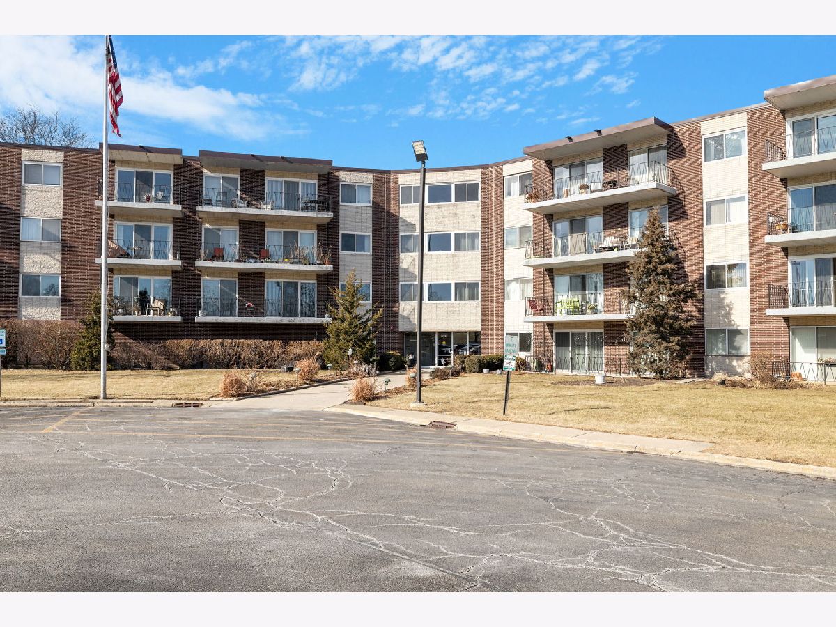 Condominiums For Sale Cameo West Downers Grove Illinois, 5540 Walnut Avenue