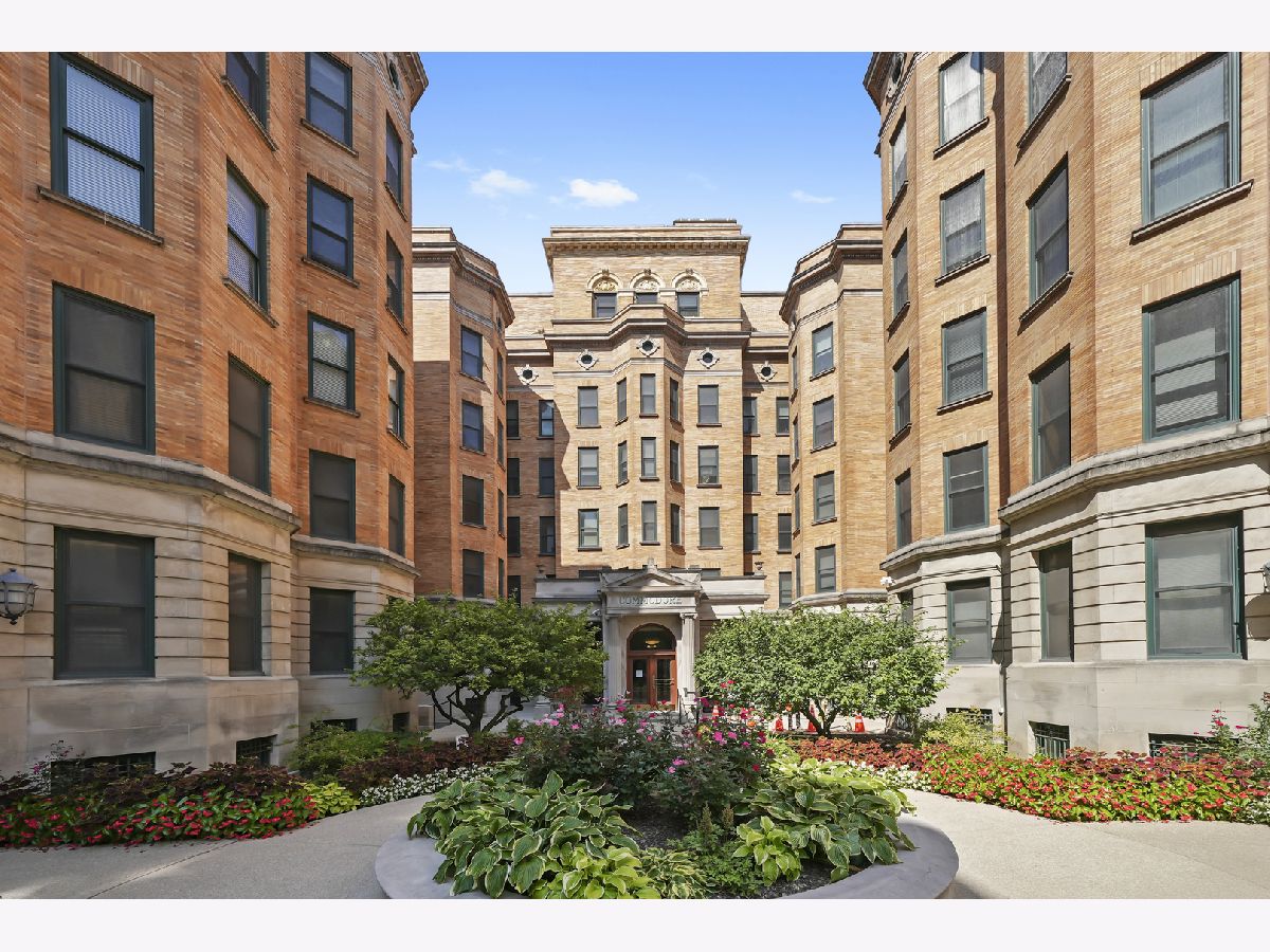 Condominiums Rented Commodore Chicago Illinois, 550 Surf
