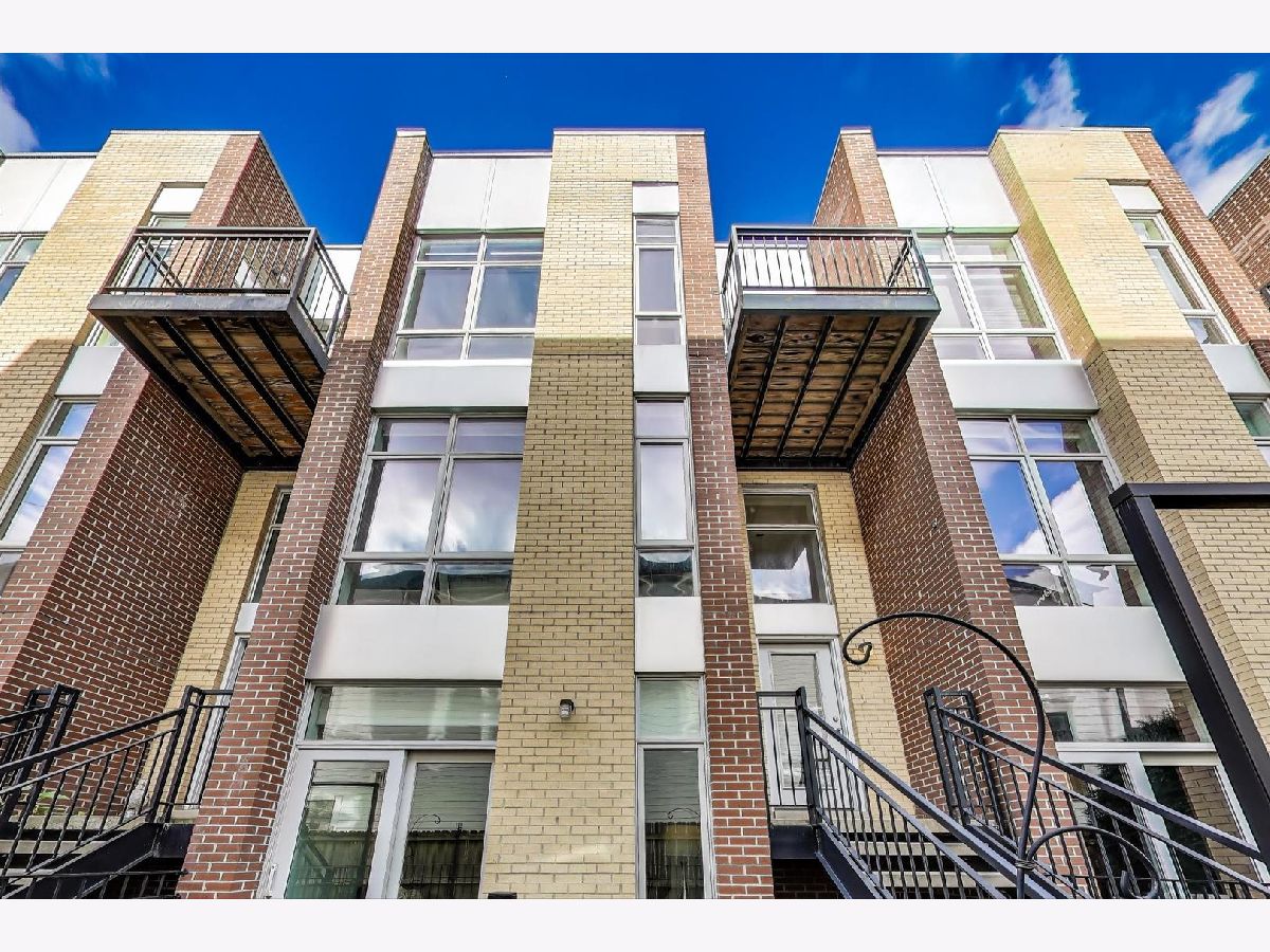  Sold Chicago Illinois, 2823 Oakley