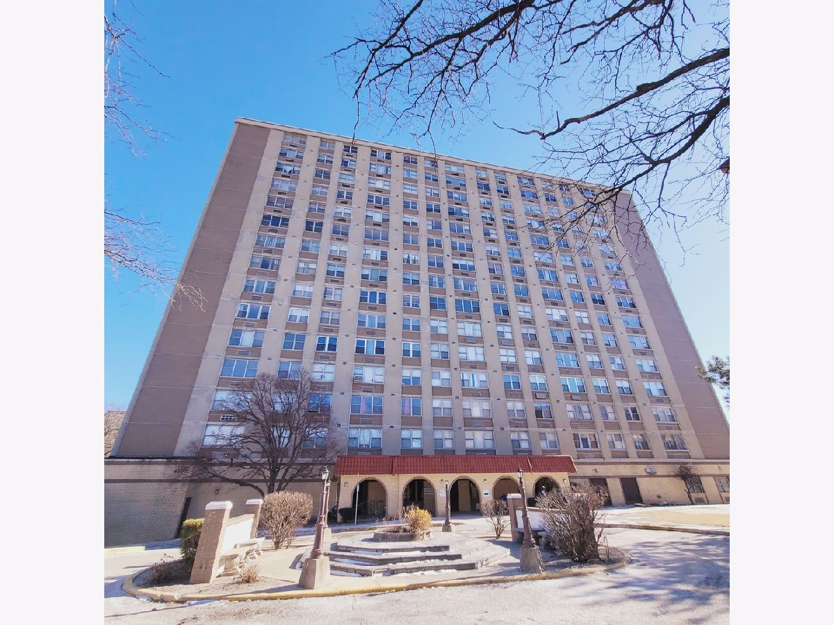Sold Chicago Illinois, 4300 Ford City