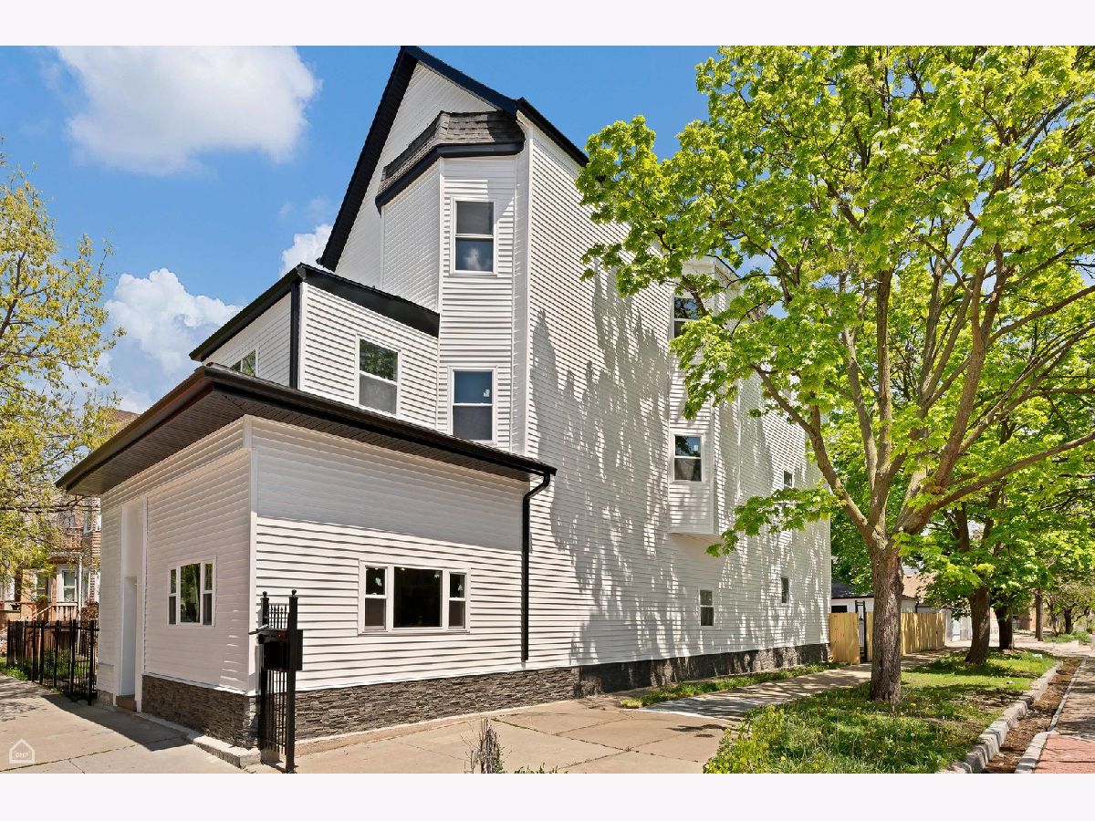  Rented Chicago Illinois, 2901 Sacramento