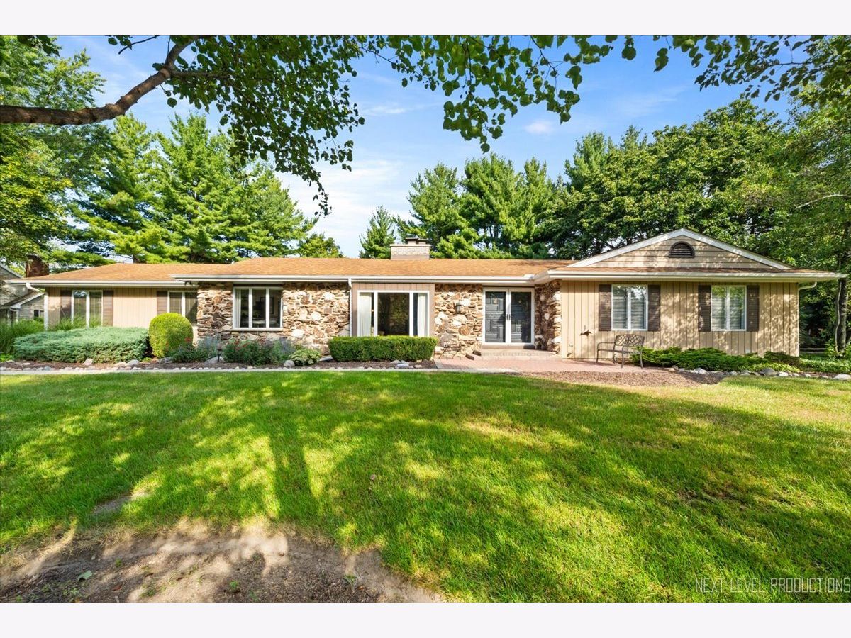 Homes & Condos & Townhomes For Sale Wild Rose St Charles Illinois, 36W068 Indian Mound Road