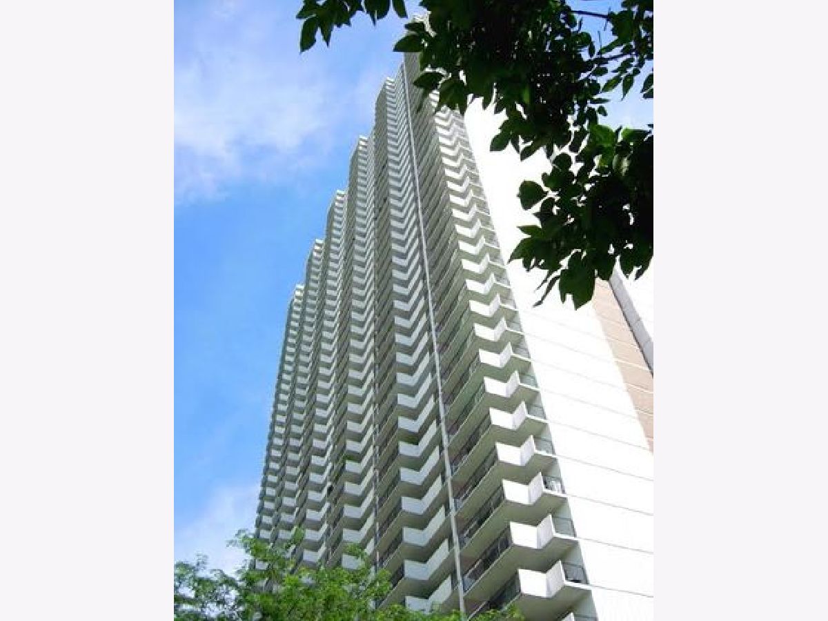  For Sale Chicago Illinois, 6033 Sheridan Road