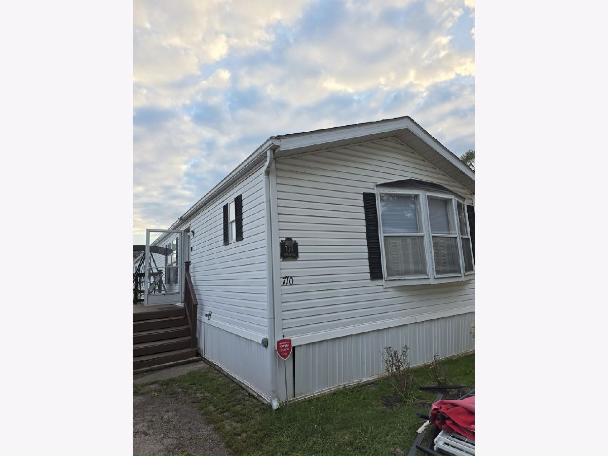  For Sale Justice Illinois, 710 Briarwood Drive