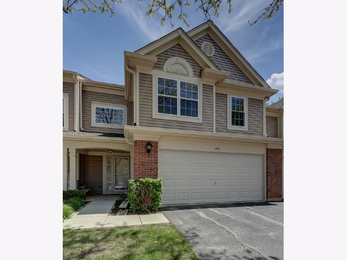 Townhomes & Condos For Sale Towne Place West Schaumburg Illinois, 195 Island Court