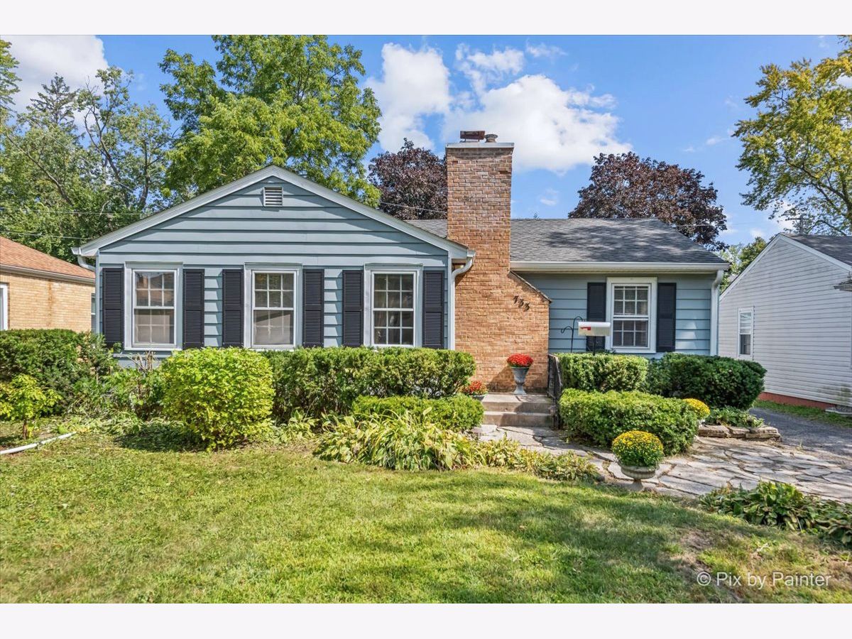 Homes & Townhomes & Condos For Sale Barrington Village Barrington Illinois, 733 Prairie Avenue