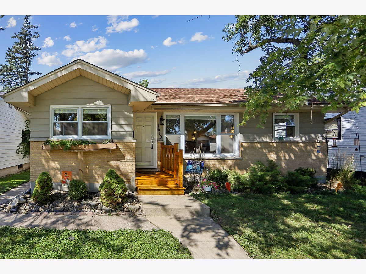  Sold Crete Illinois, 1610 Hewes