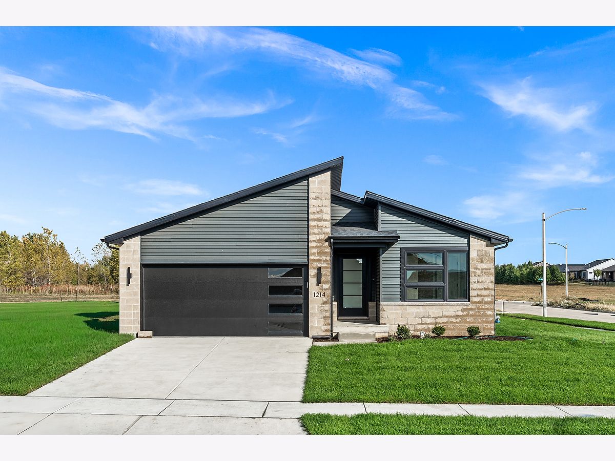 Homes & Condos & Townhomes For Sale Blackstone Trails Normal Illinois, 1214 Slate Street