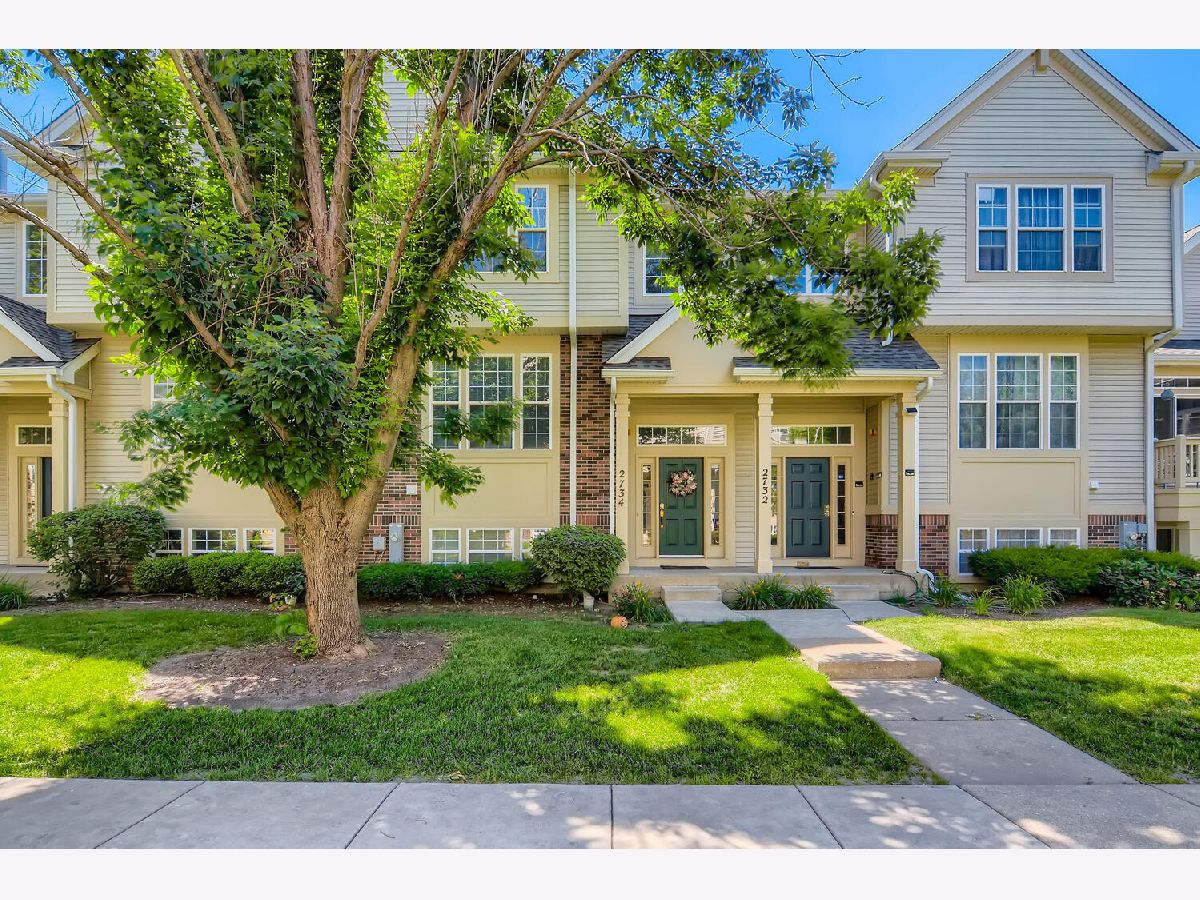  Rented Arlington Heights Illinois, 2734 Greenwood