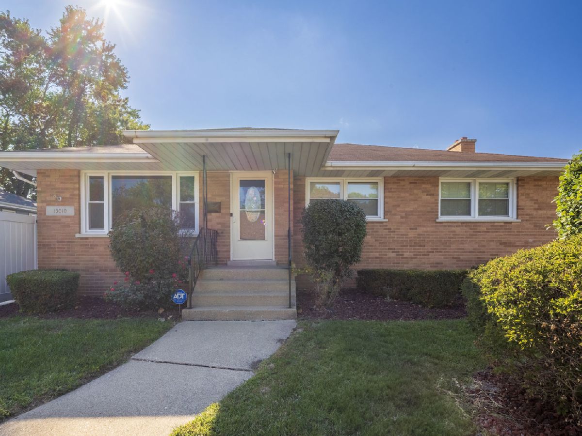Homes For Sale Oak Glen Lansing Illinois, 18010 Oakley Avenue