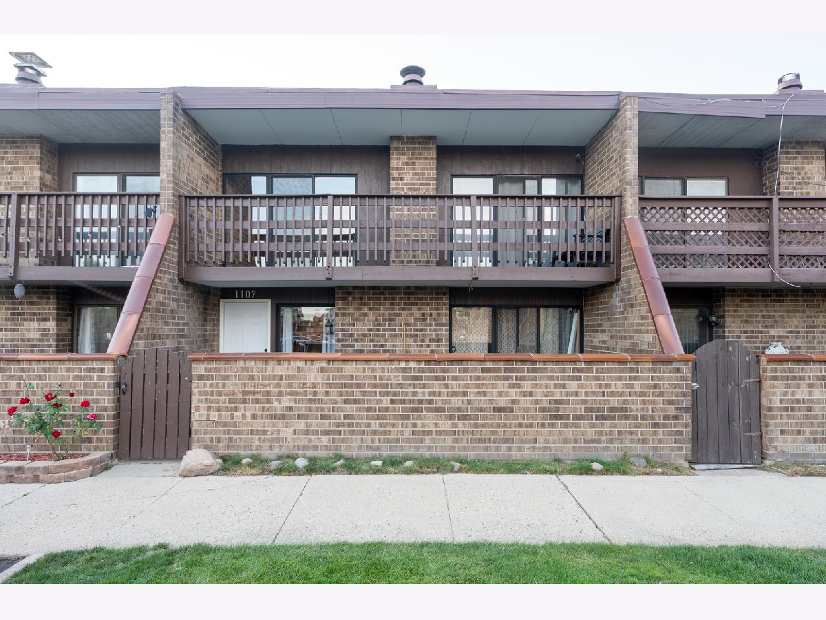 Condos & Townhomes For Sale Kennington Square Elgin Illinois, 1107 Kenneth Circle