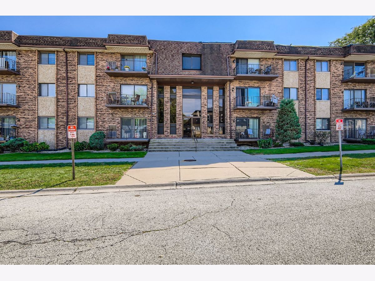 Condominiums For Sale Berkshire Hickory Hills Illinois, 8901 Roberts Road