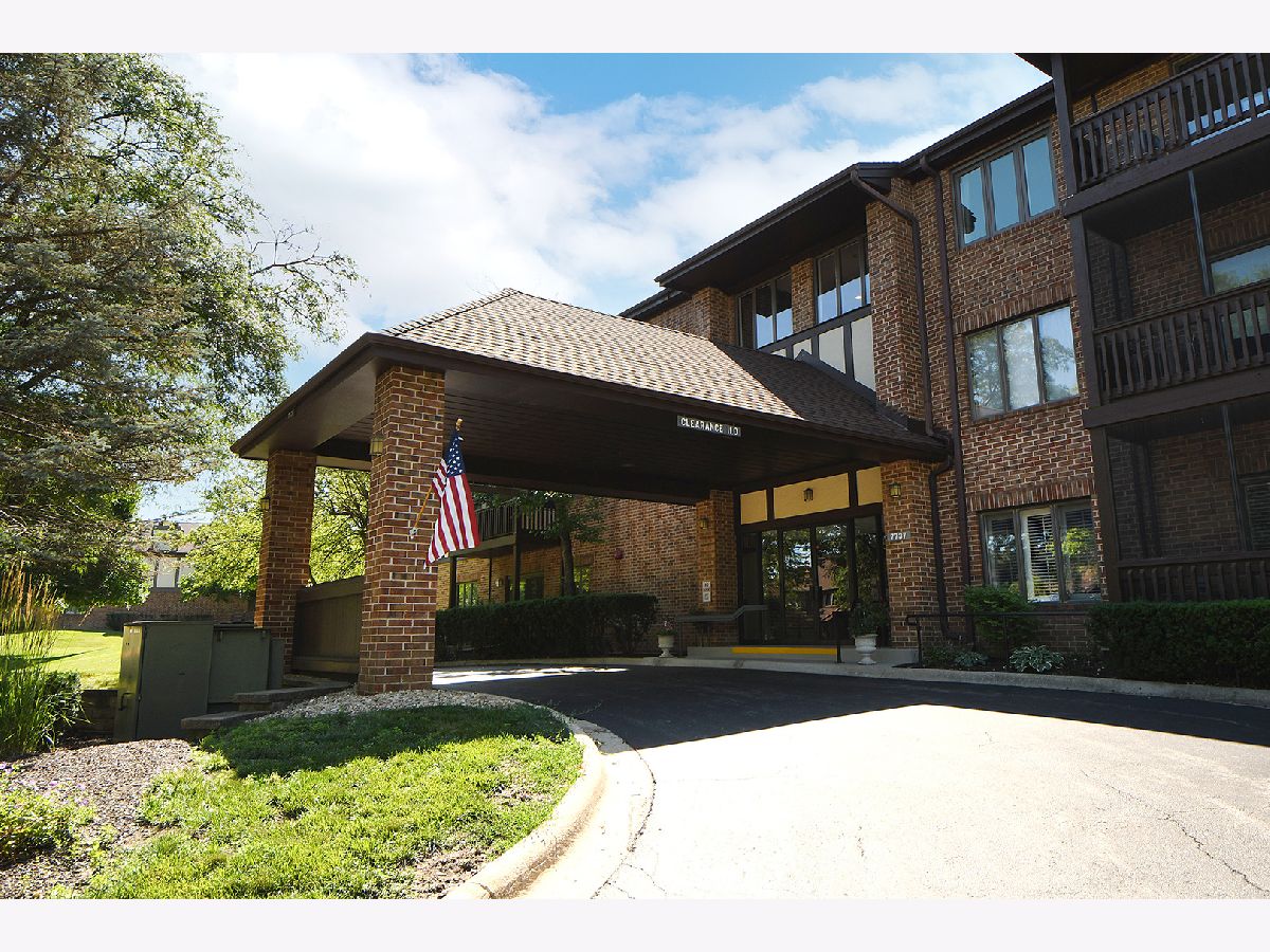 Condos & Townhomes For Sale Oak Hills Country Club Palos Heights Illinois, 7737 Golf Drive