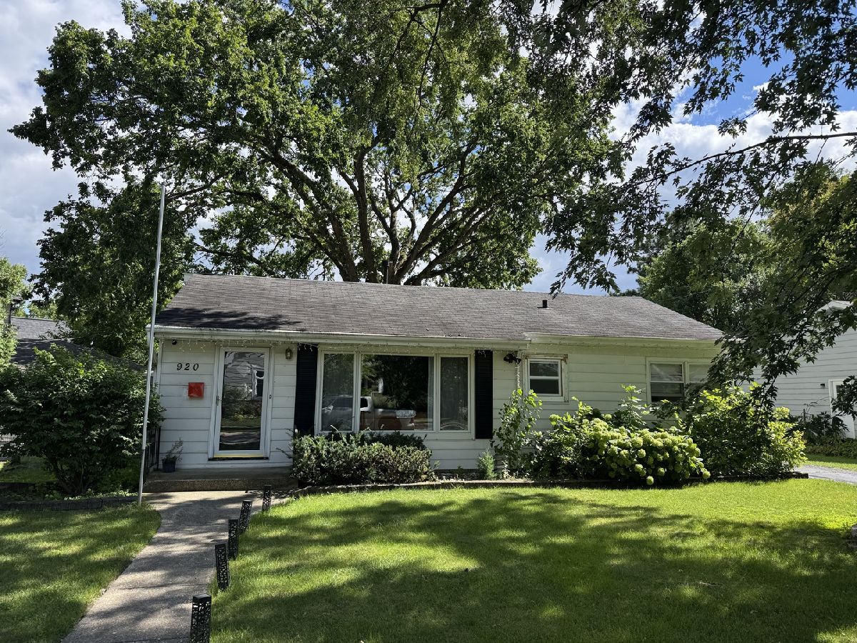 Rented Naperville Illinois, 920 Douglas