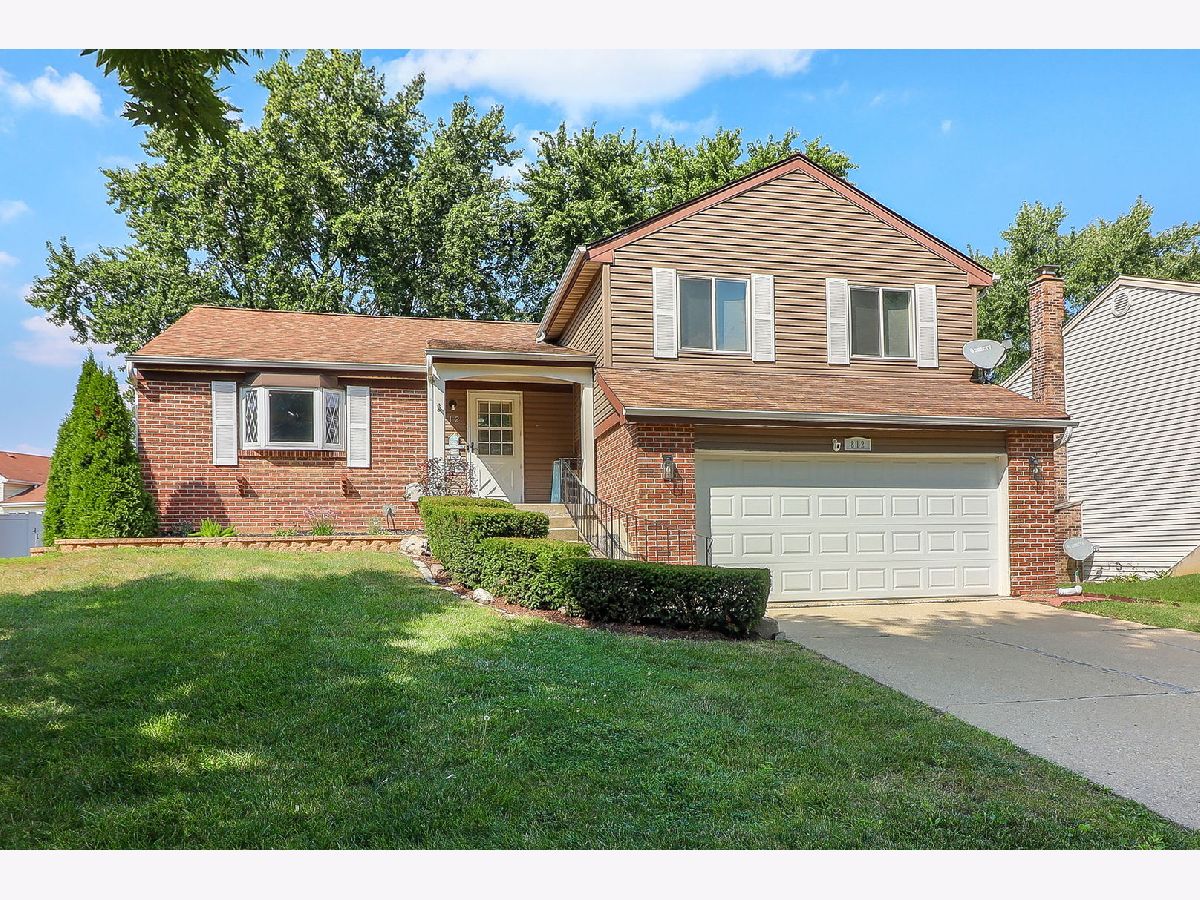  Rented Bartlett Illinois, 812 Appletree