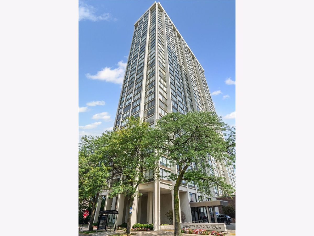  For Sale Chicago Illinois, 5455 Sheridan Road