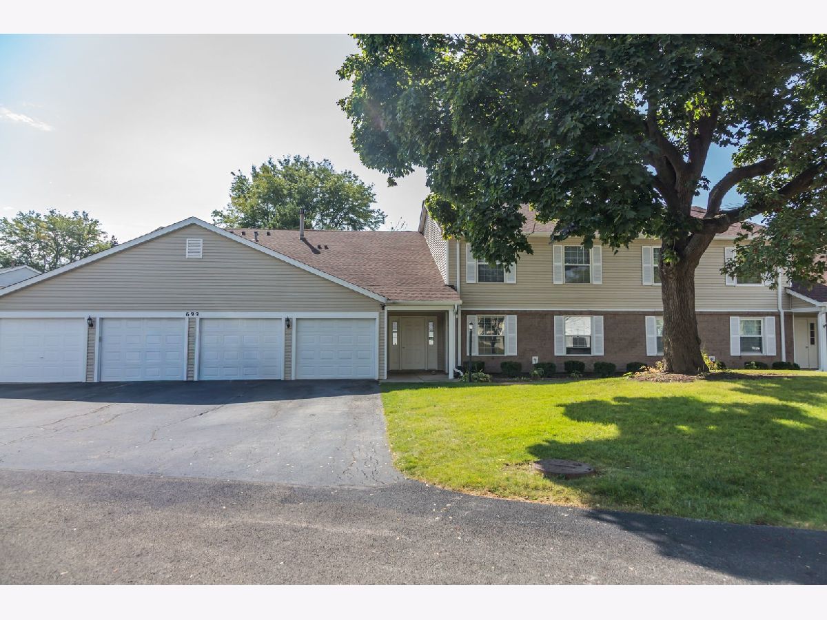 Condominiums For Sale Hearthwood Farms Bartlett Illinois, 699 Greenfield Court