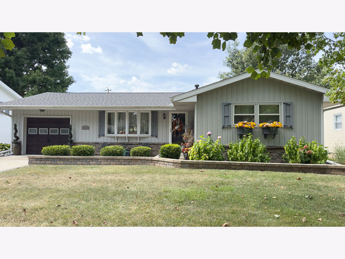 Homes & Condos & Townhomes For Sale Lincolnwood Bloomington Illinois, 1316 Rutledge Road