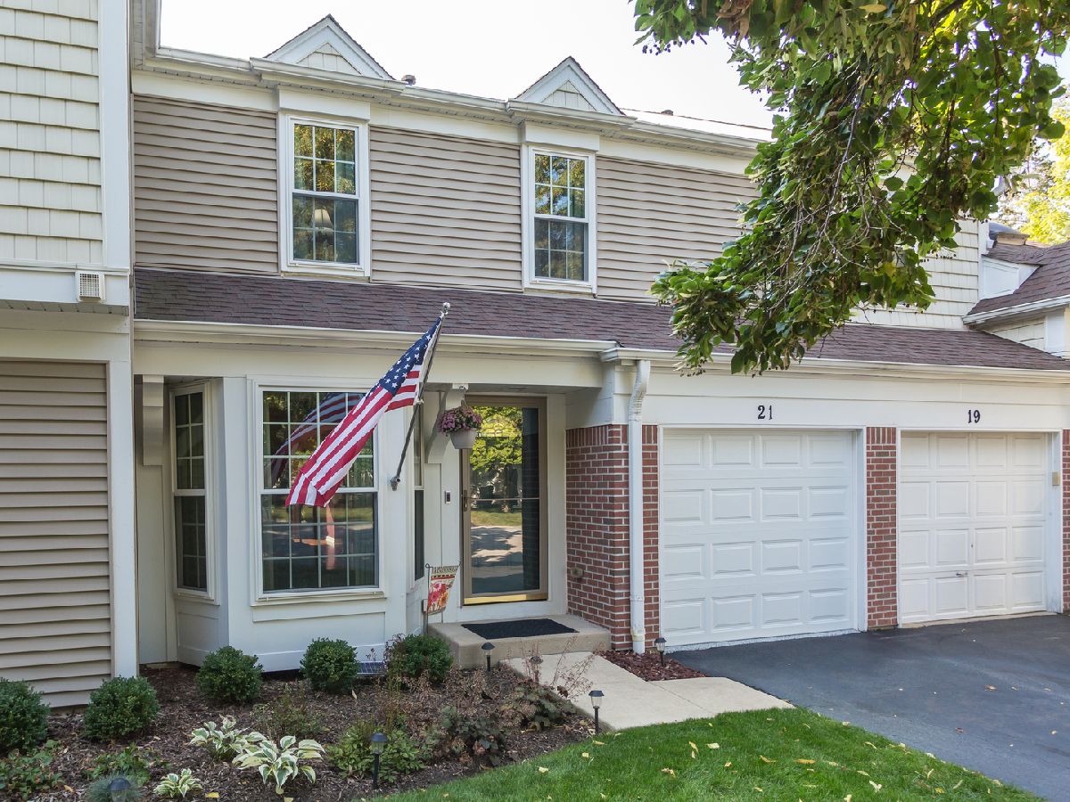 Townhomes For Sale Tiffany Place Streamwood Illinois, 21 Shag Bark Lane