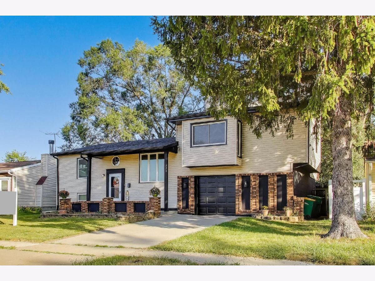 Homes For Sale Hampton Park Romeoville Illinois, 228 Gordon Avenue