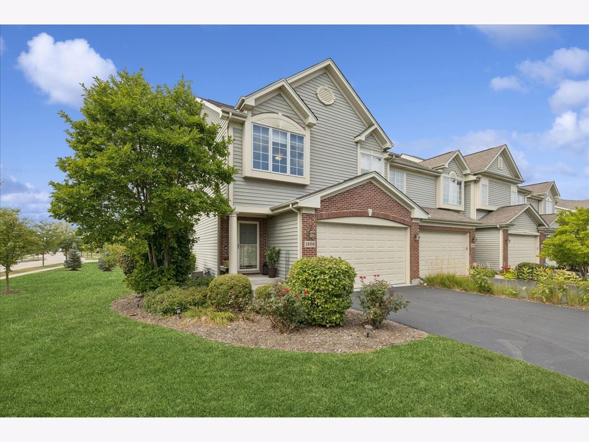 Townhomes For Sale West Lake Cary Illinois, 1200 Lake Drive