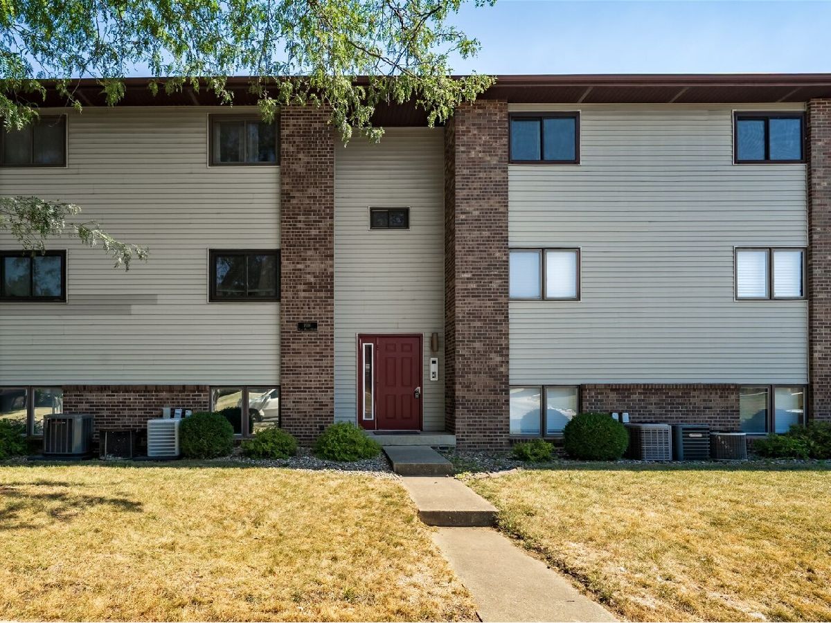 Homes & Condos & Townhomes For Sale Highlands Bloomington Illinois, 1916 Tracy Drive