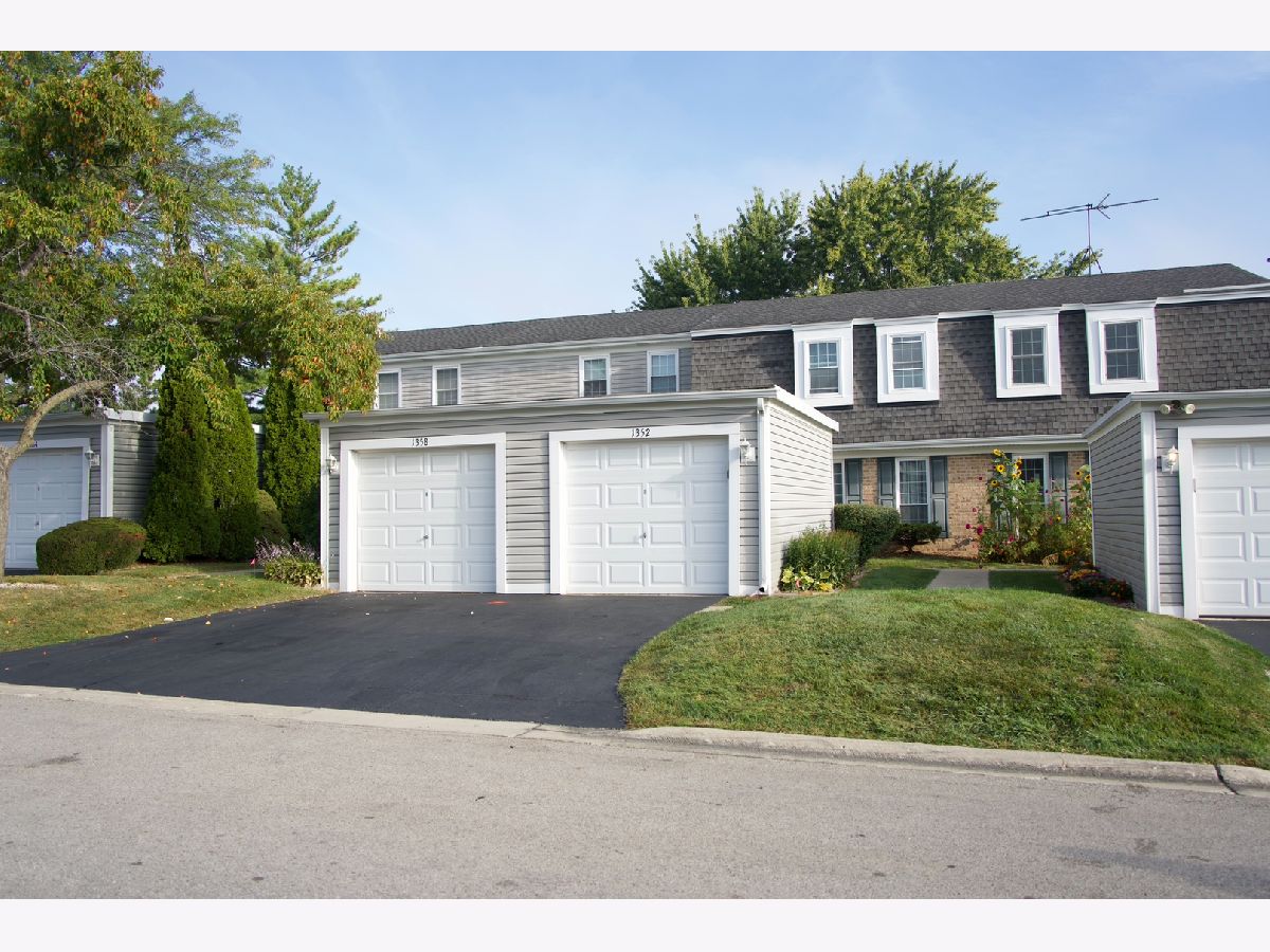  For Rent Roselle Illinois, 1352 Oxford