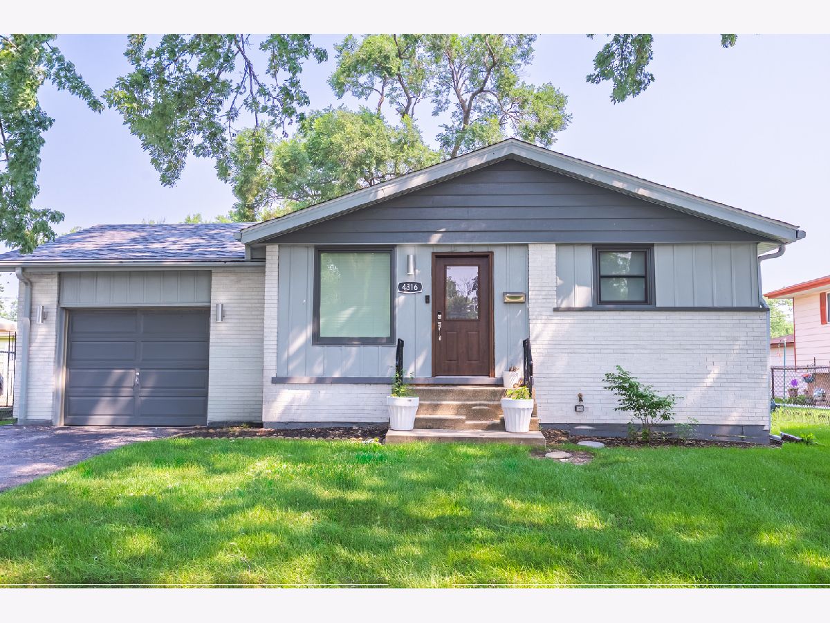 Homes For Sale Fieldcrest Oak Forest Illinois, 4316 Mann Street