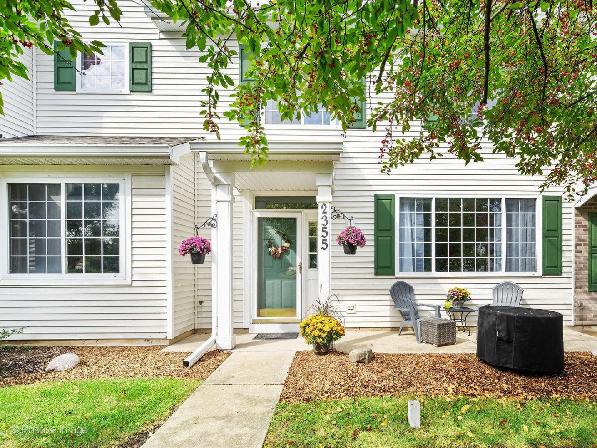 Townhomes & Condos For Sale Reflections Aurora Illinois, 2355 Reflections Drive