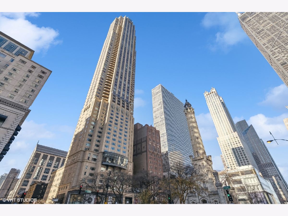 Condominiums For Sale Park Tower Chicago Illinois, 800 Michigan Avenue