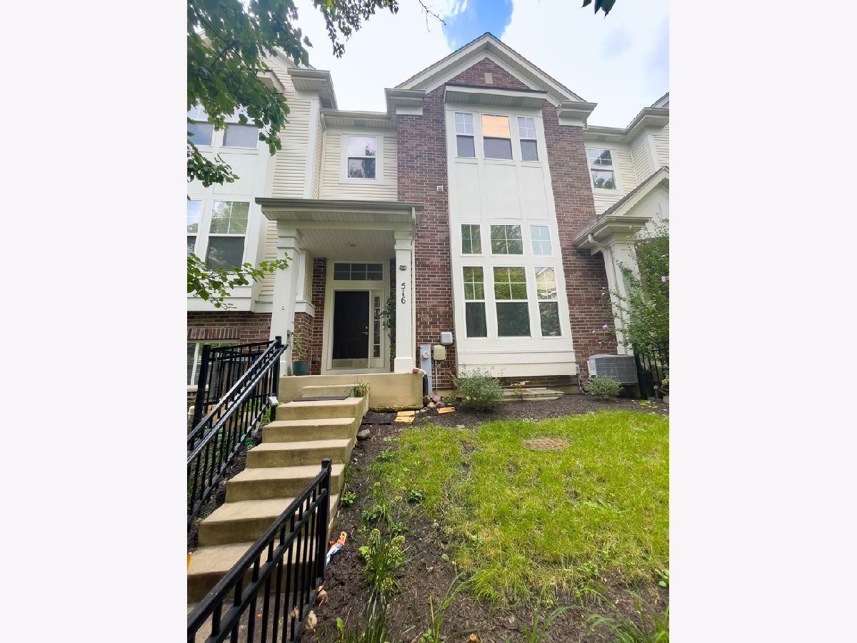 Townhomes & Condos For Rent The Plaza On New York Aurora Illinois, 516 Grosvenor