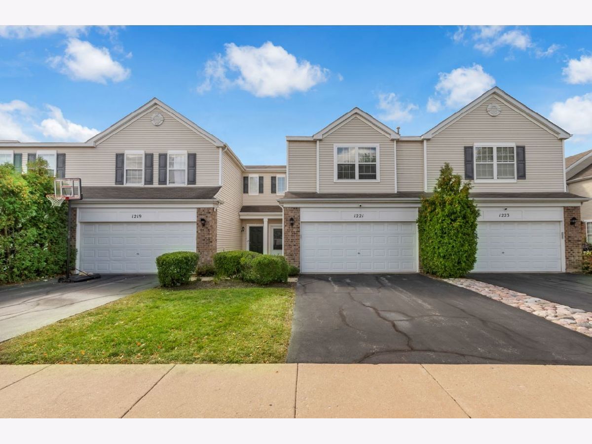 Townhomes & Condos & Homes For Rent Hampton Glen Plainfield Illinois, 1221 Courtland
