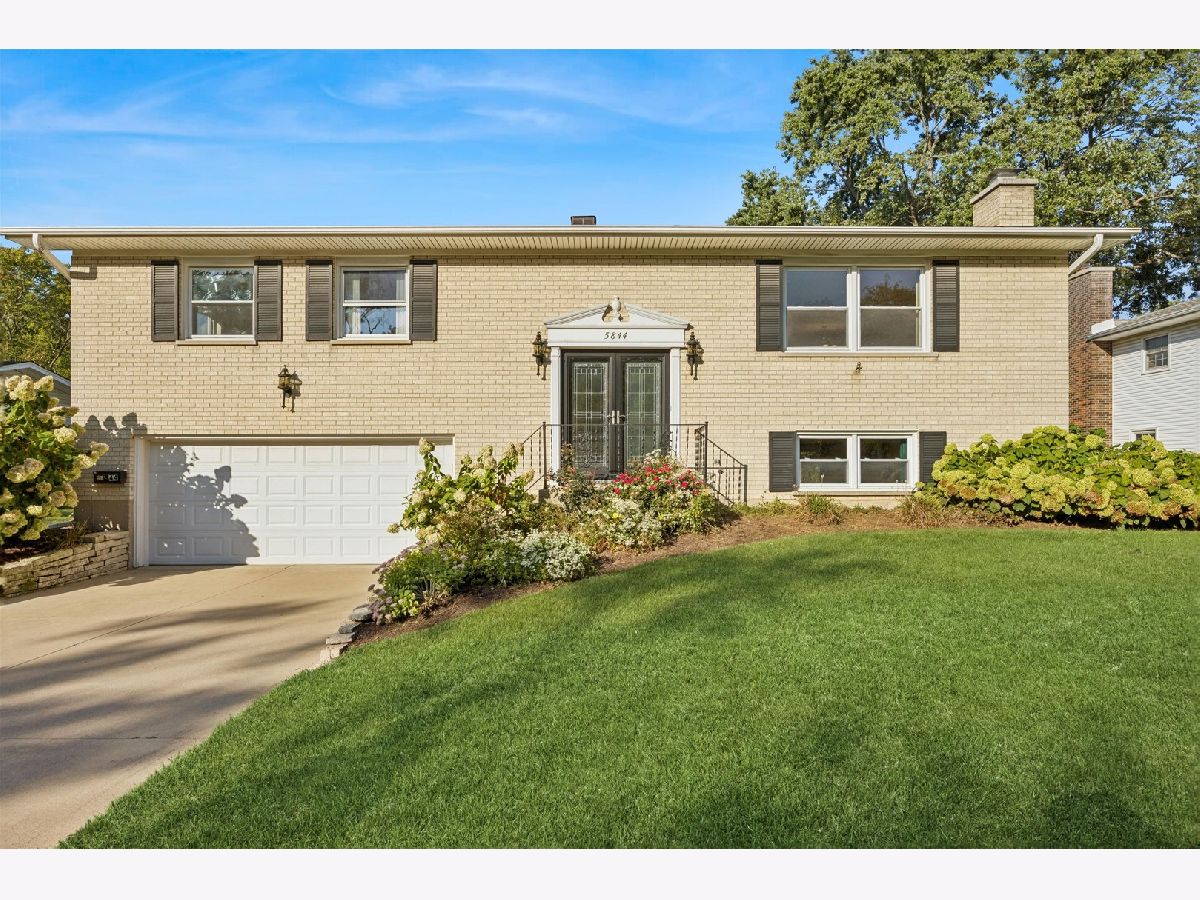 Homes & Townhomes For Sale Meadows Lisle Illinois, 5844 Kingston Avenue