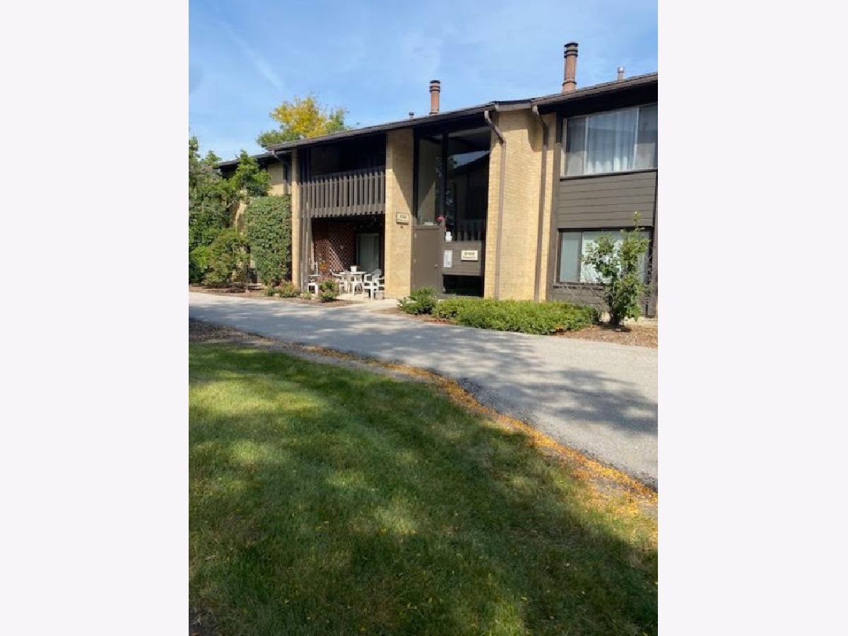 Rented Willowbrook Illinois, 6186 Pinewood