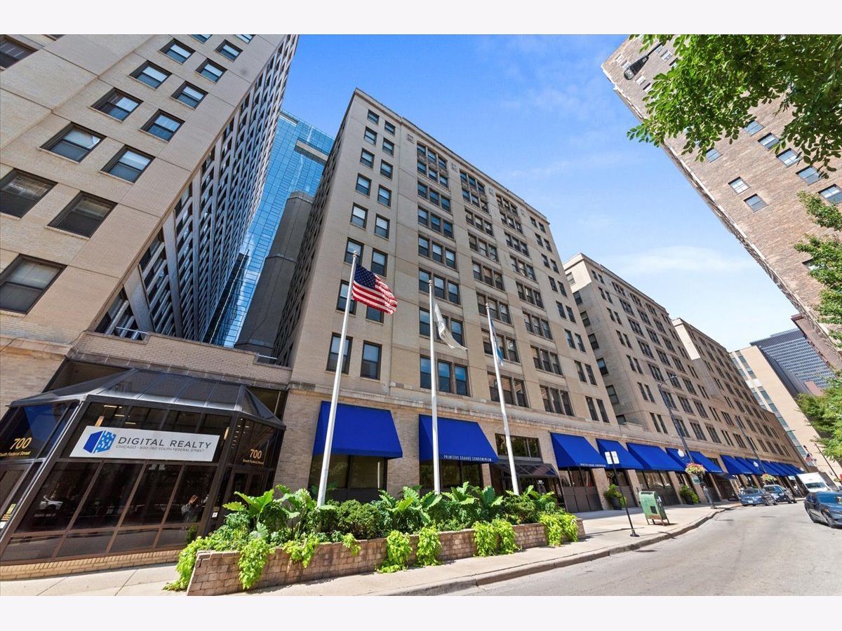 Condominiums Rented Printers Square Chicago Illinois, 680 Federal