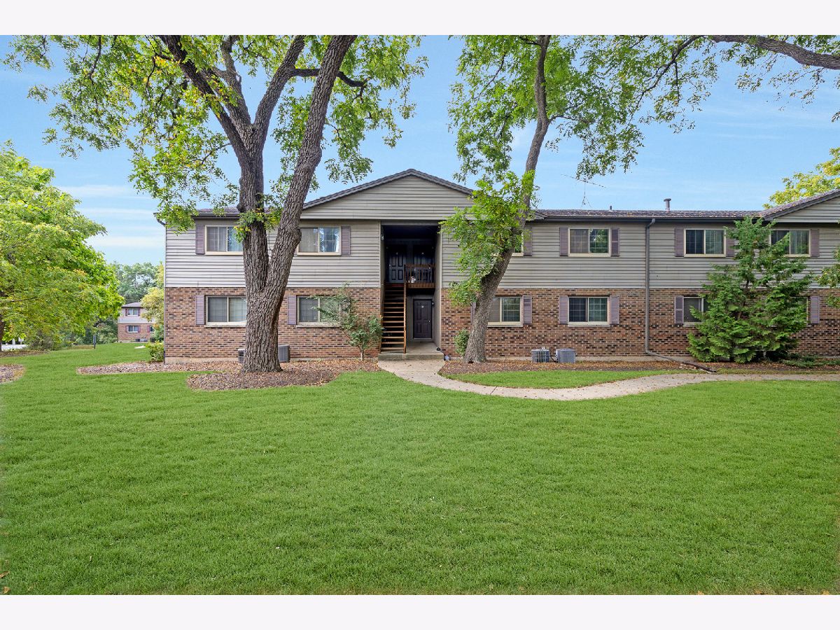  For Sale South Elgin Illinois, 280 Woodridge Circle