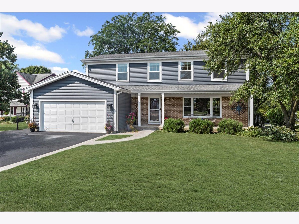 Homes For Sale Woodland Meadows Grayslake Illinois, 32956 Ashley Drive