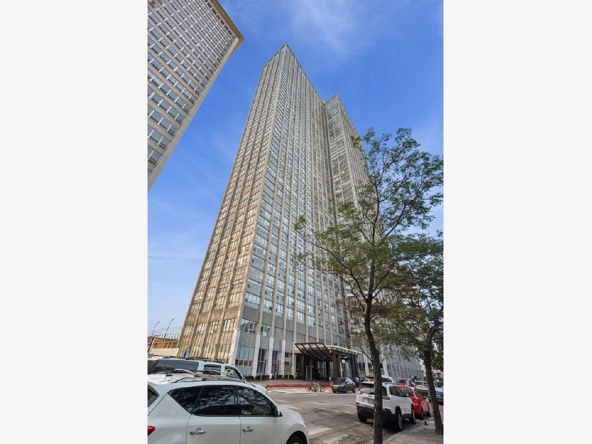 Condominiums For Sale Park Place Tower Chicago Illinois, 655 Irving Park Road