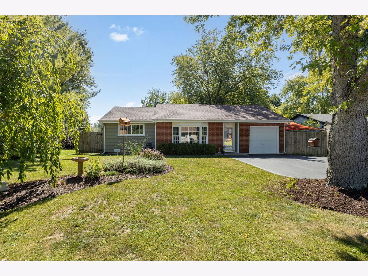  For Sale Lindenhurst Illinois, 1805 Pinecrest Lane