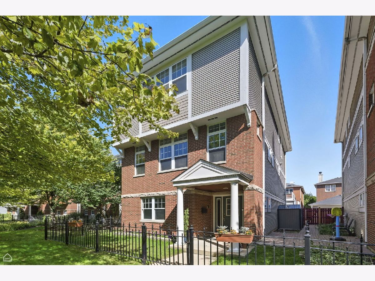  For Sale Chicago Illinois, 4922 D Cornell Avenue