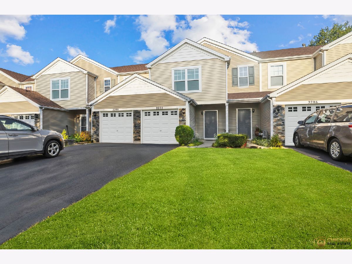 Townhomes & Condos For Sale Silverstone Lake Carpentersville Illinois, 2288 Flagstone Lane