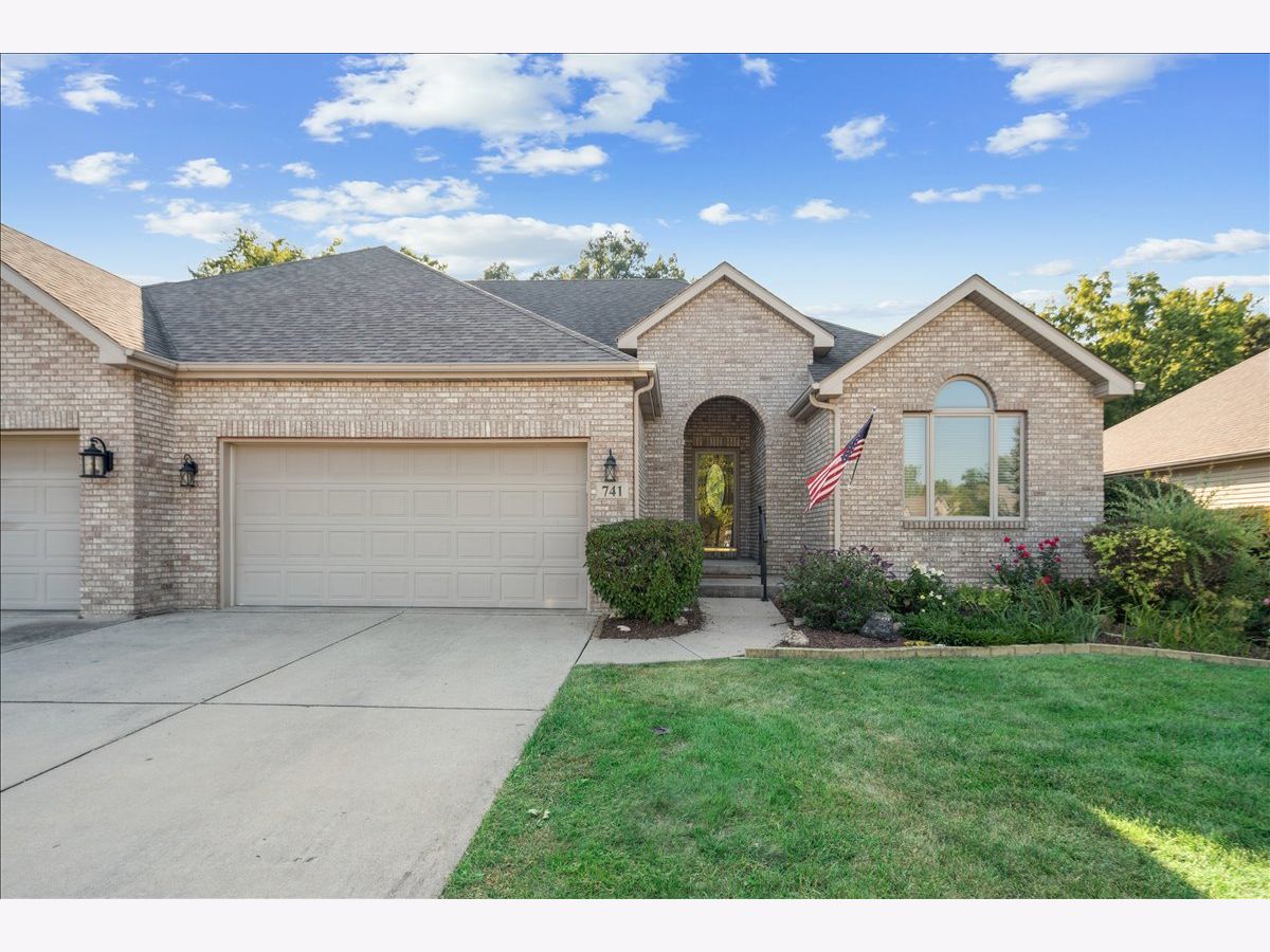  For Sale Shorewood Illinois, 741 River Bluff Drive