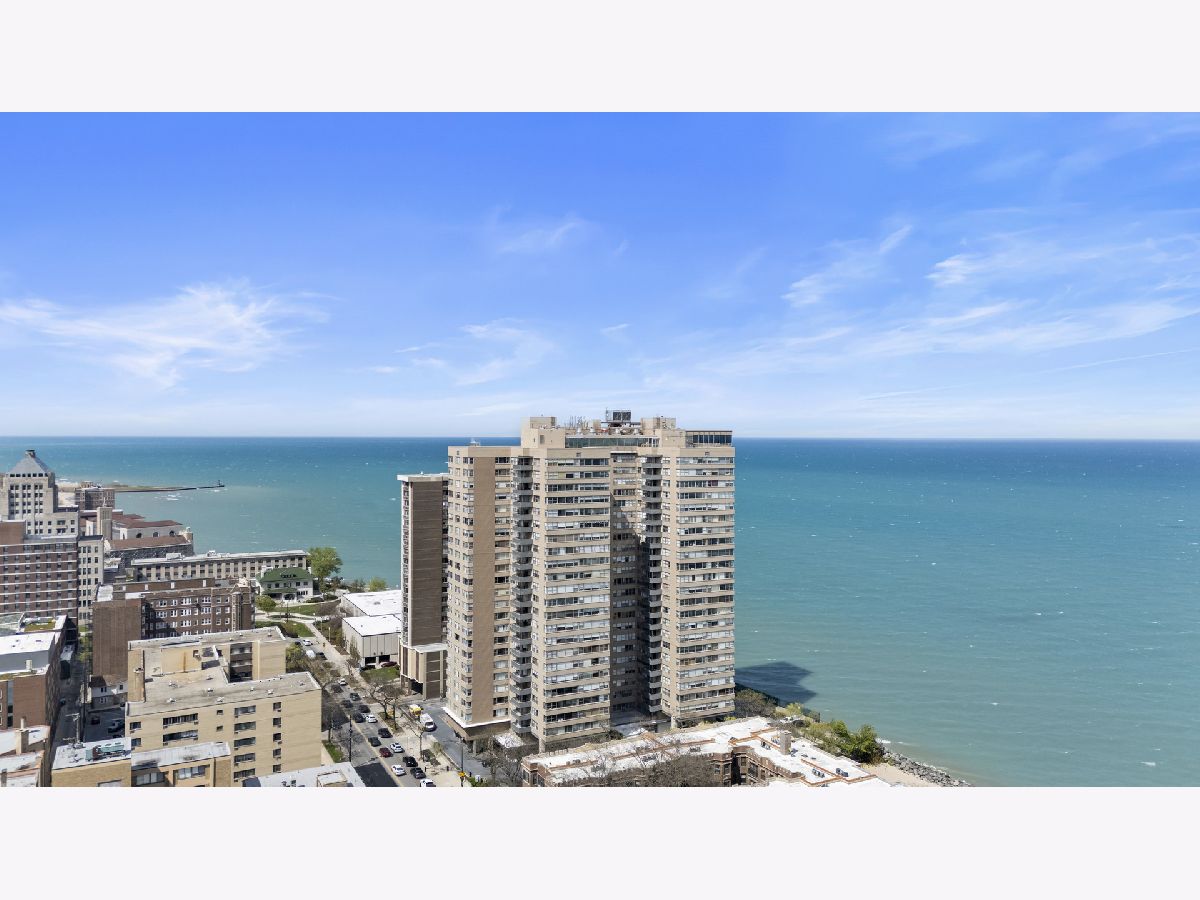Condominiums For Sale Shoreline Towers Chicago Illinois, 6301 Sheridan Road