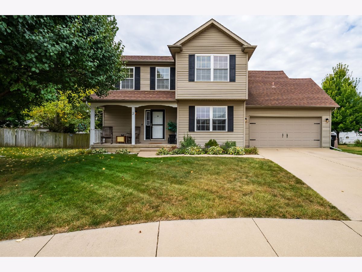 Homes & Condos & Townhomes For Sale Waterford Estates Bloomington Illinois, 3 Kylemore Road