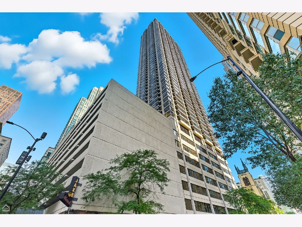 Condominiums Sold 30 E Huron Chicago Illinois, 30 Huron