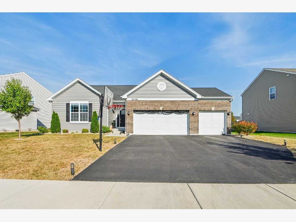 Homes & Townhomes & Condos For Sale Greywall Club Joliet Illinois, 2106 Rosehall Drive