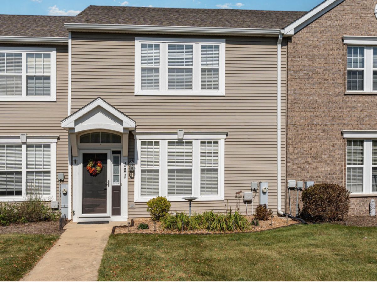 Townhomes For Sale Springbrook Trails Oswego Illinois, 121 Springbrook Trail